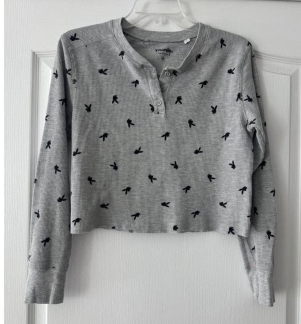 Playboy by PacSun Gray Waffle Knit Cropped Henley Top Bunny Print Women’s Medium